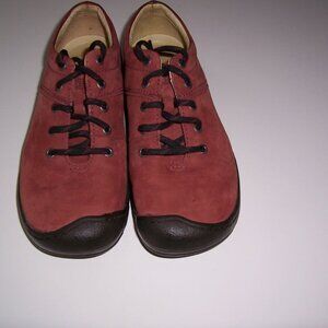 Keen Walking Shoe Size 8.5 TRedf  Suede